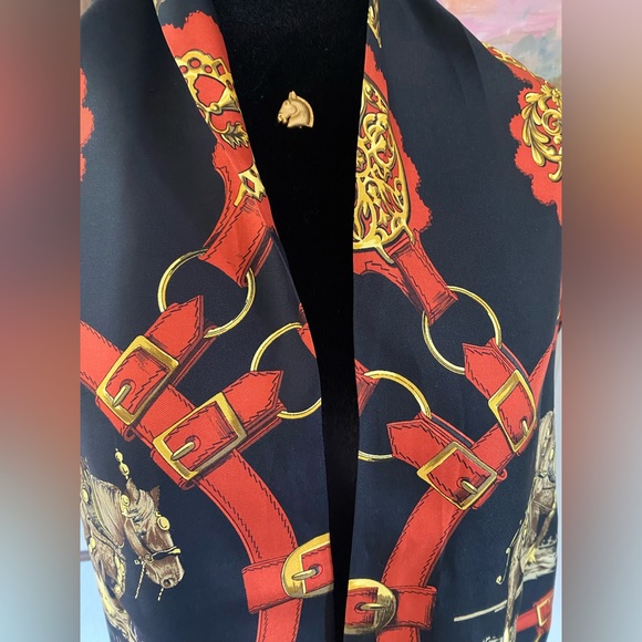 Hermès 100% Silk Scarf. Black/Red/Gold - Picture 3 of 13